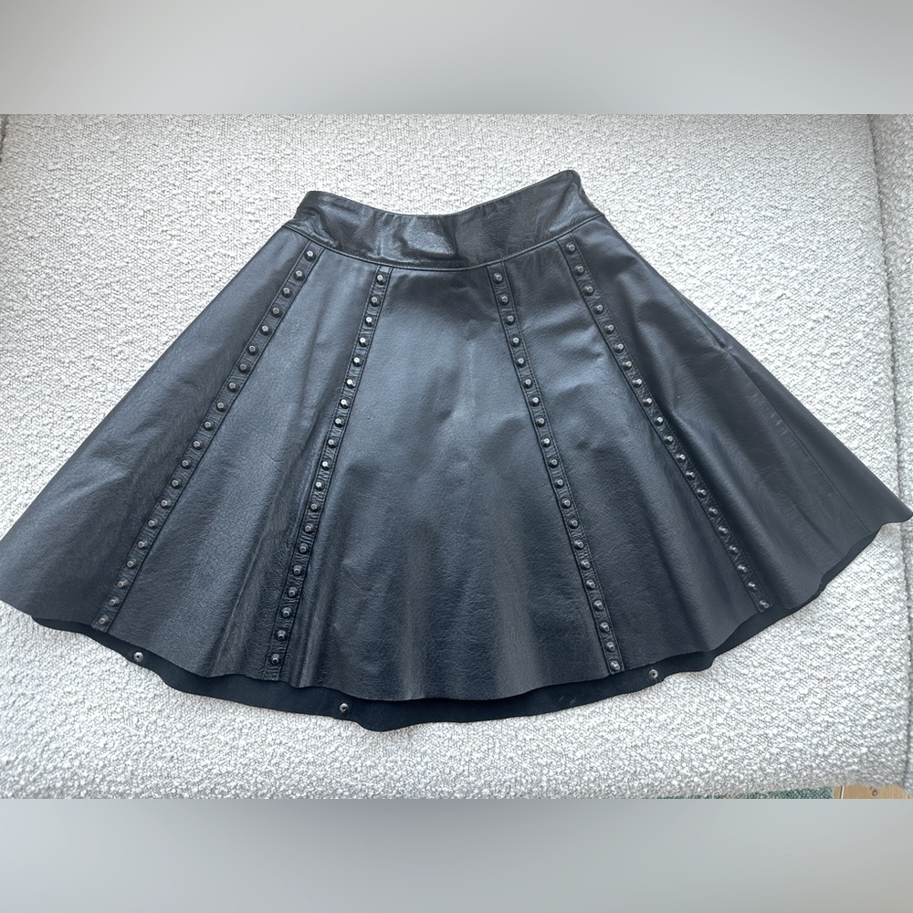 Short Leather BEBE skirt